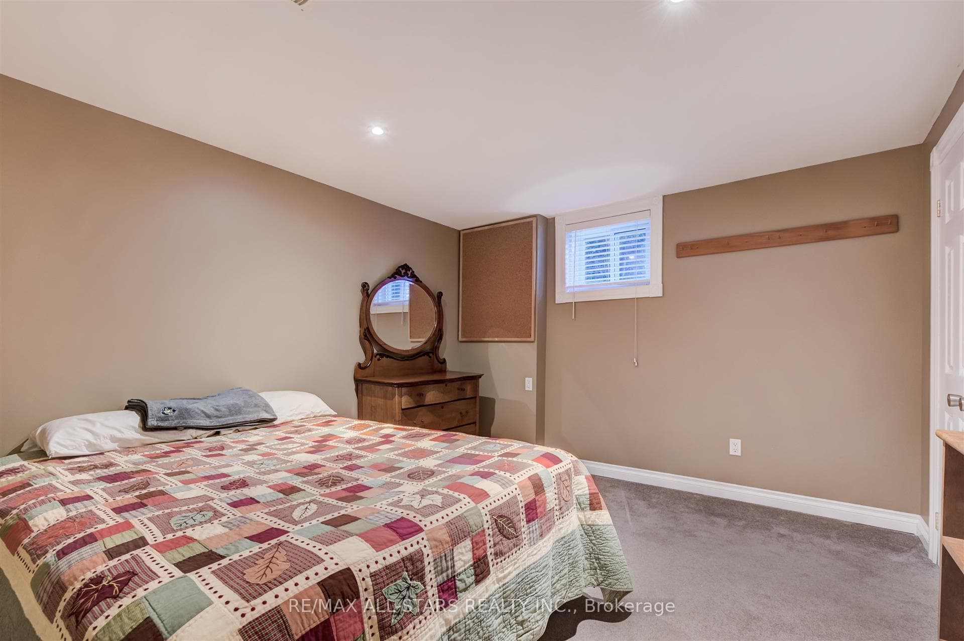 7 Willis Place photo 31