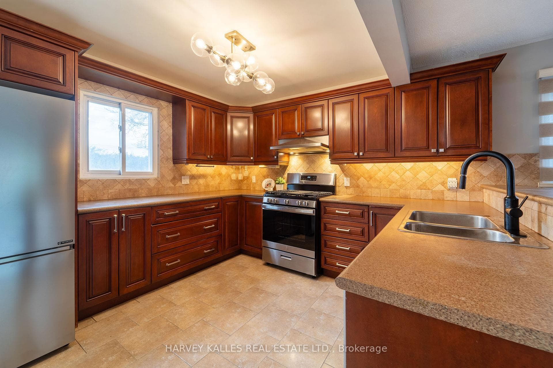 881 Chippenham Drive photo 9