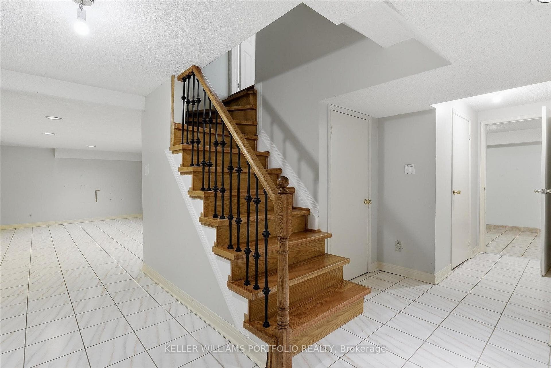 73 Jessica Gardens photo 41