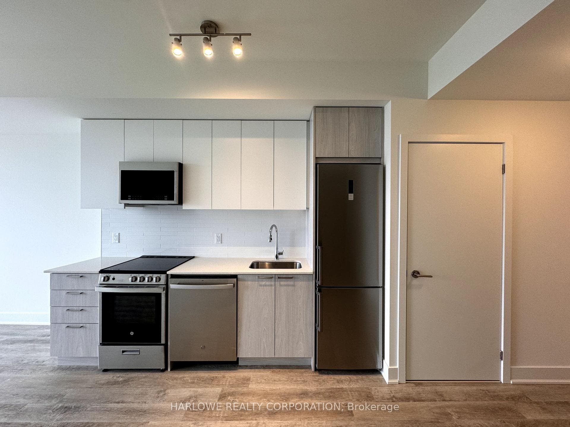 185 Deerfield Road Unit 1401 photo 1