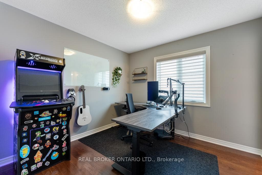 2576 Armour Crescent photo 25