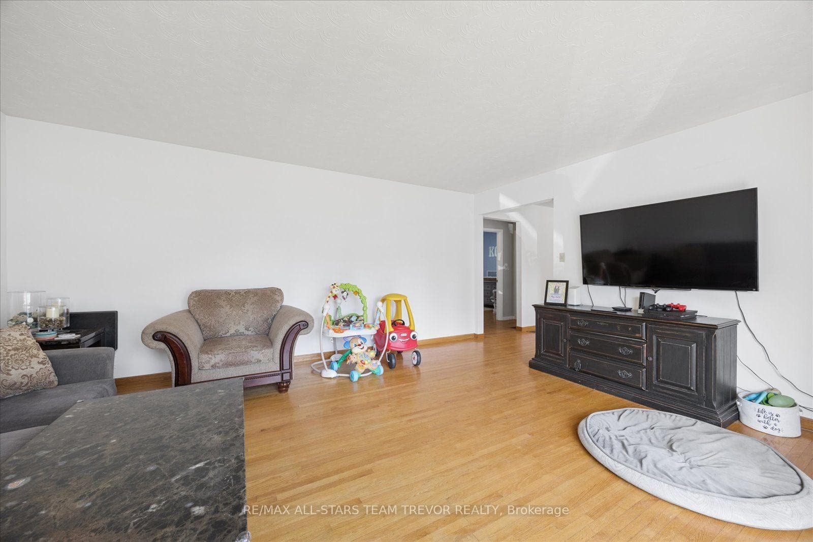 280 Bay Street photo 9