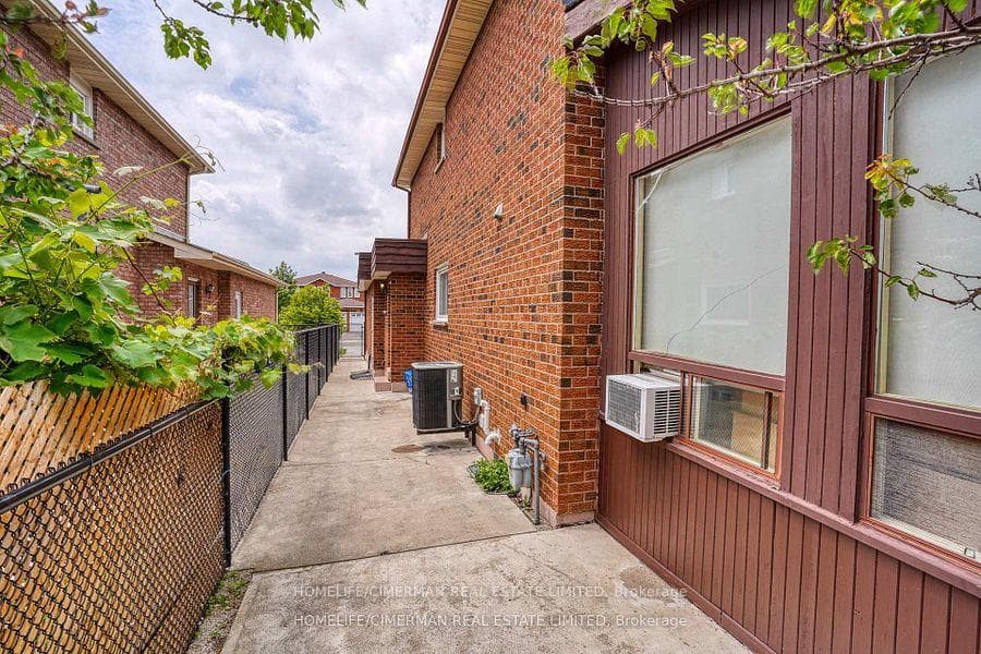 40 Queenston Crescent photo 10