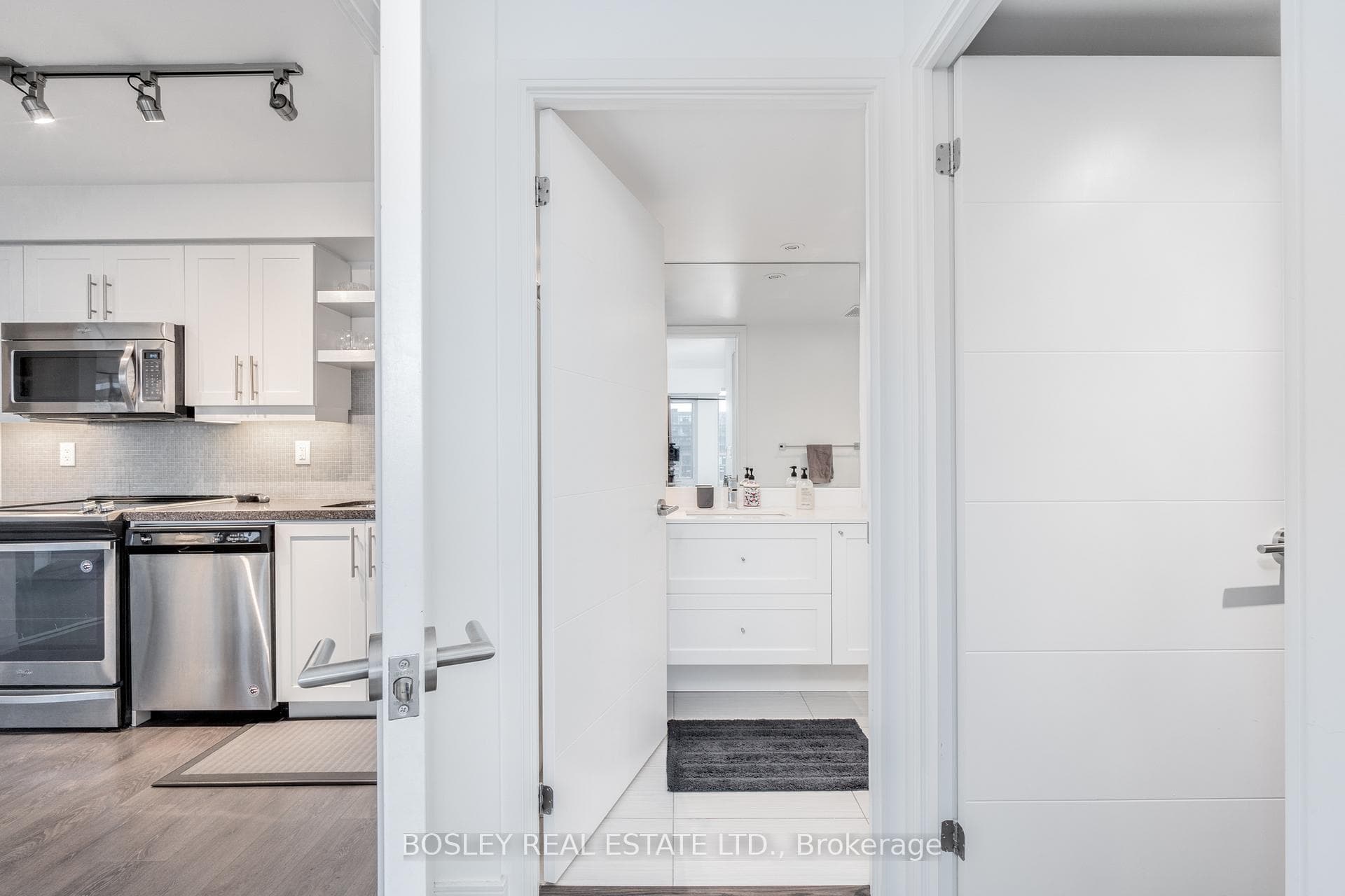 525 Adelaide Street Unit 1611 photo 17