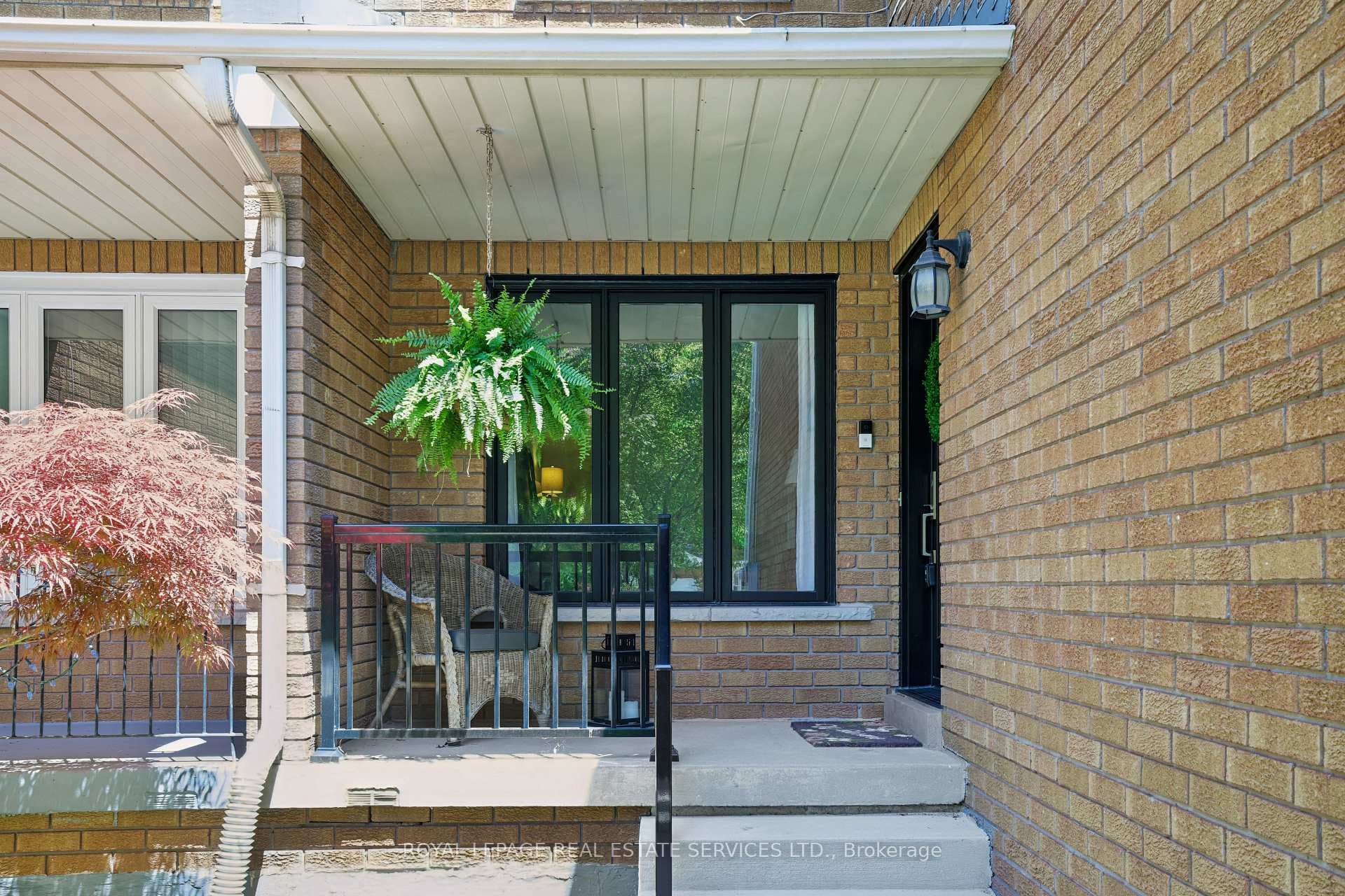 1226 Blackburn Drive photo 3