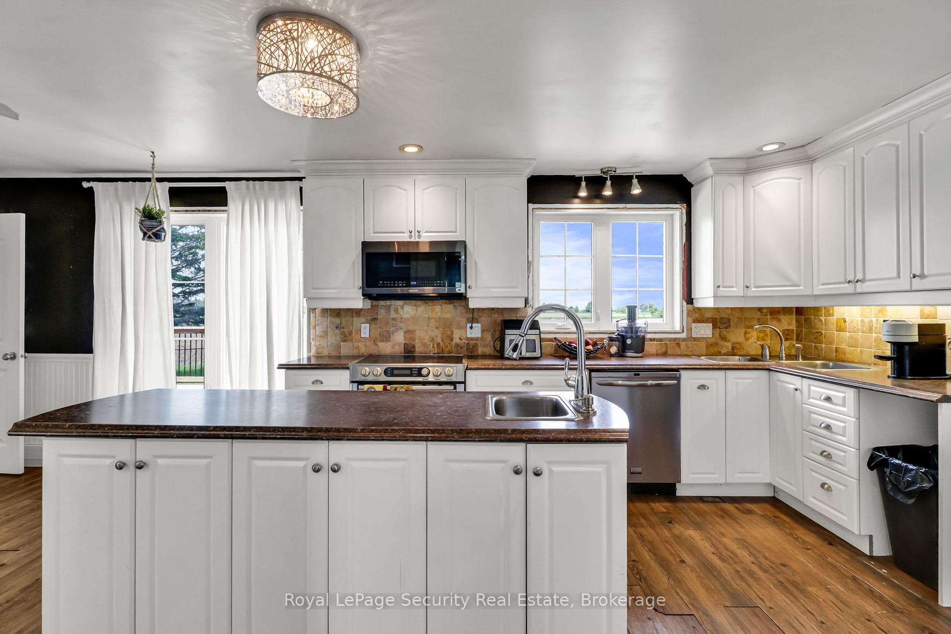 5976 Tenth Line photo 15
