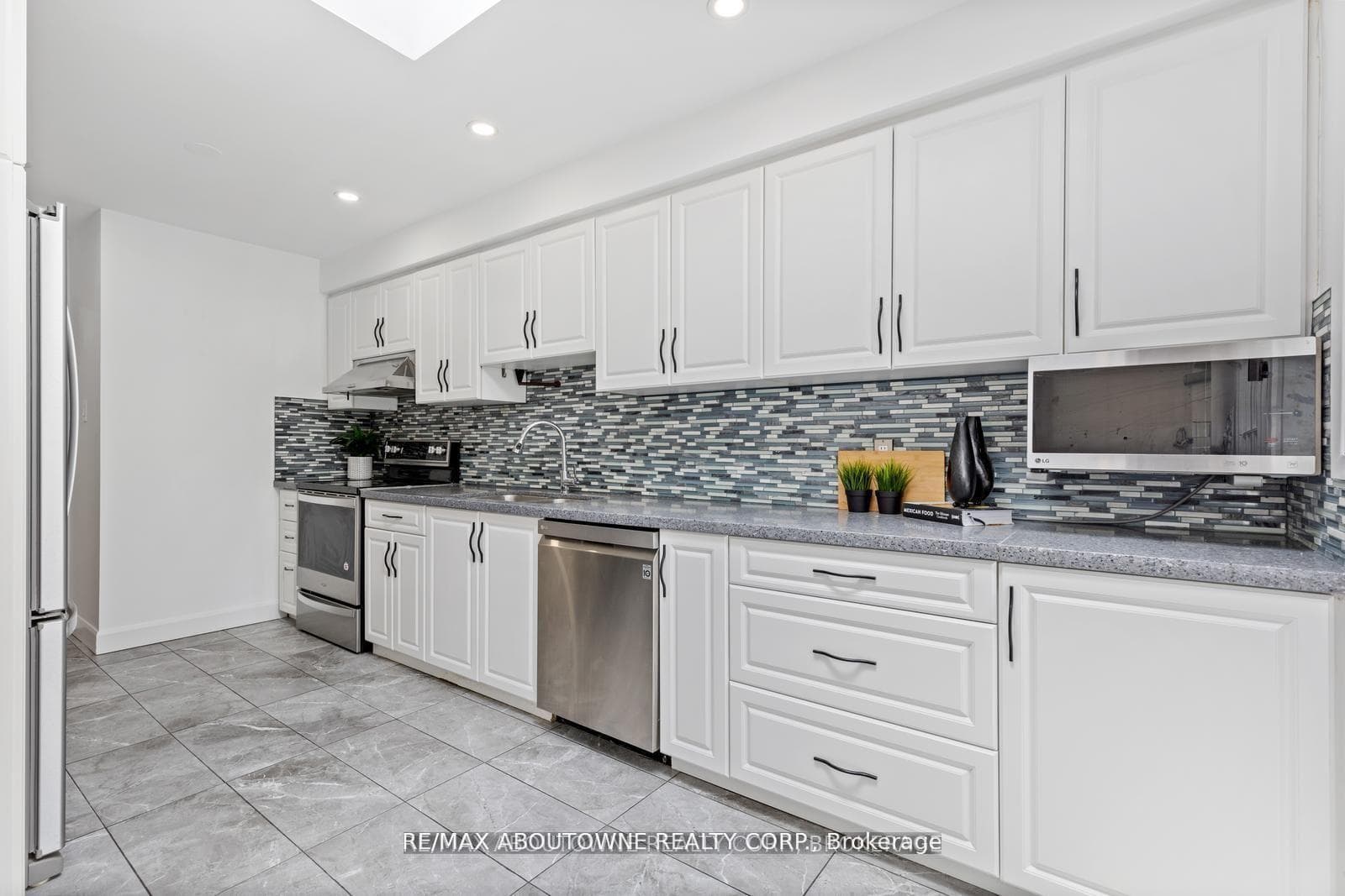 1204 Potters Wheel Crescent photo 10