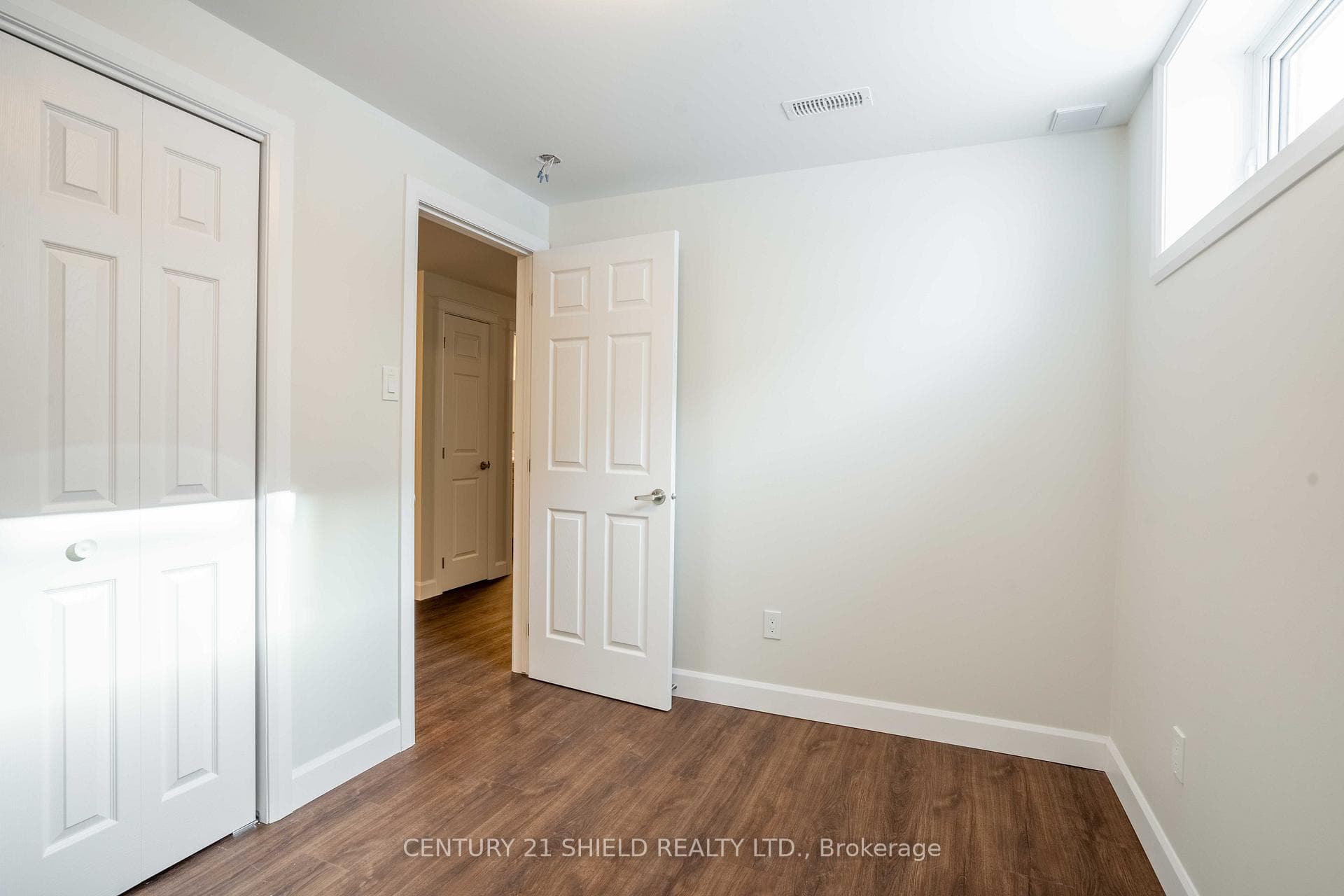301 Kooiman Avenue photo 20