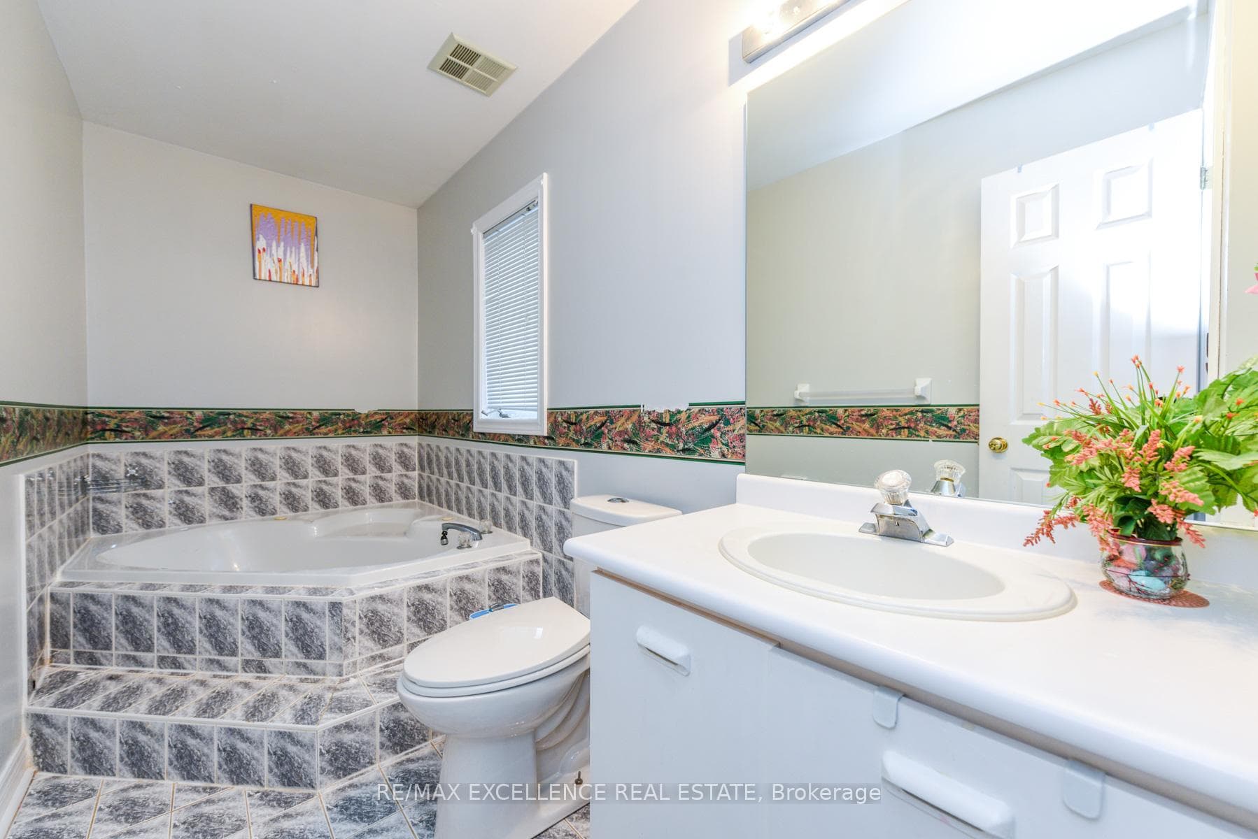 33 Wildberry Crescent photo 22