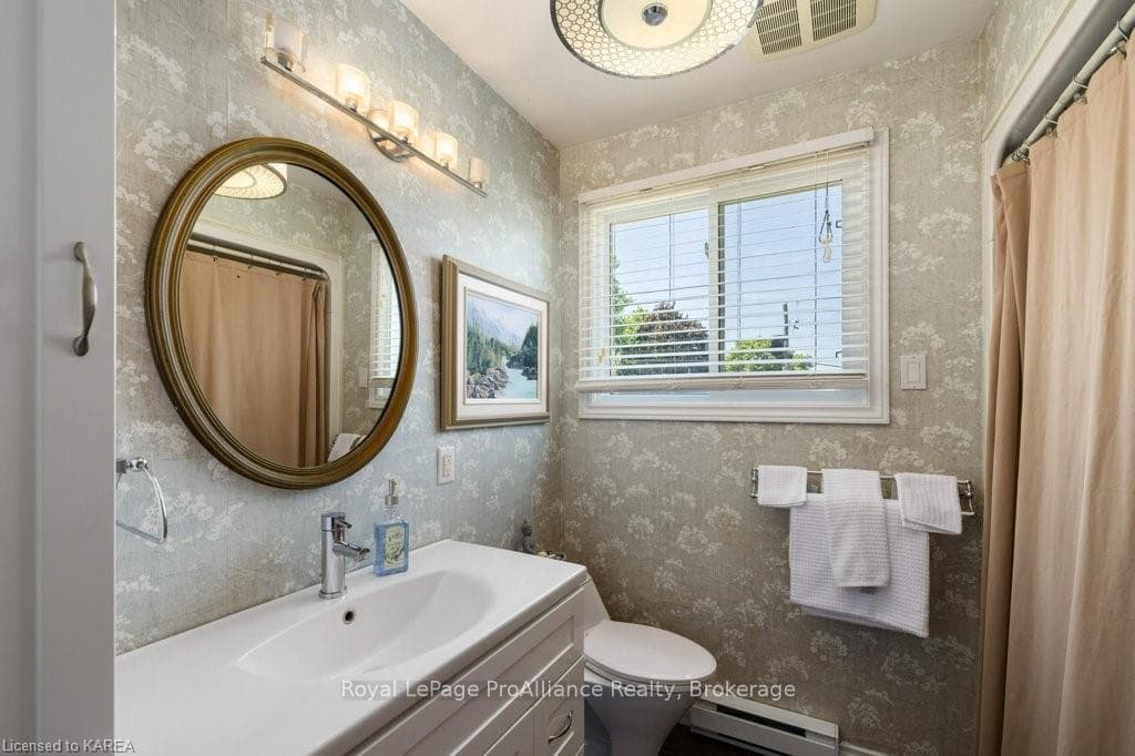 671 SUSSEX Boulevard photo 19