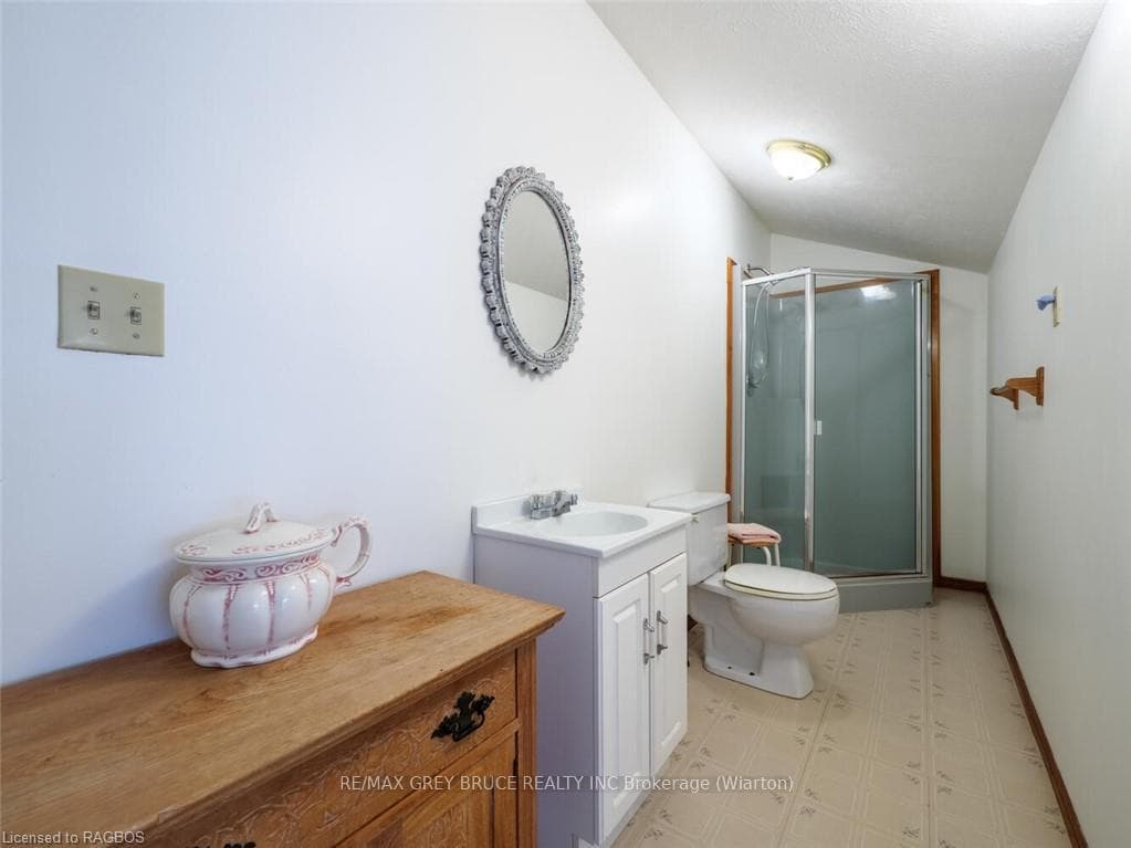 2nd floor 3-piece bath