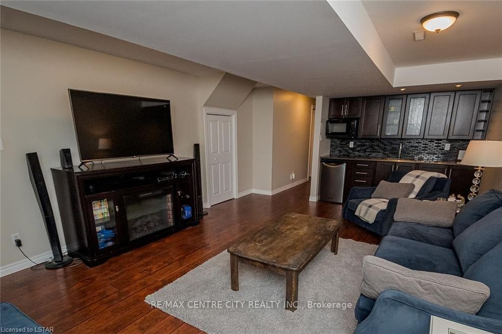 46 ALDBOROUGH Avenue photo 31