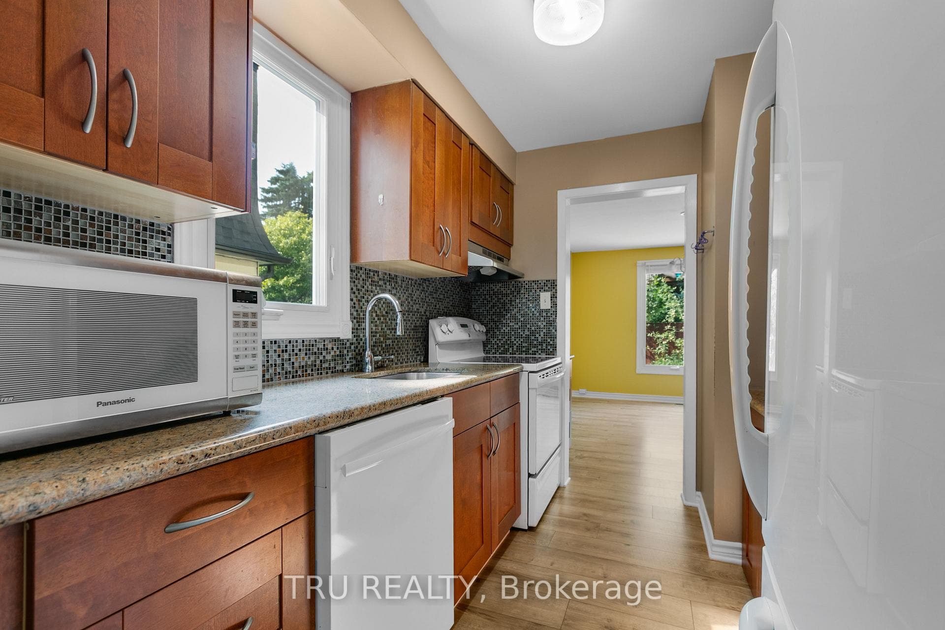715 Mooneys Bay Place photo 17