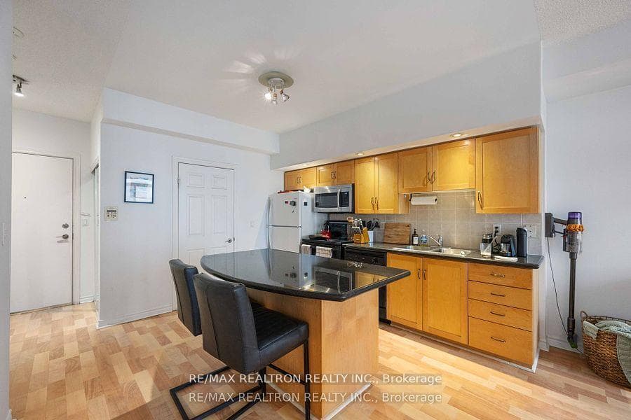 270 Wellington Street Unit Ph24 photo 9