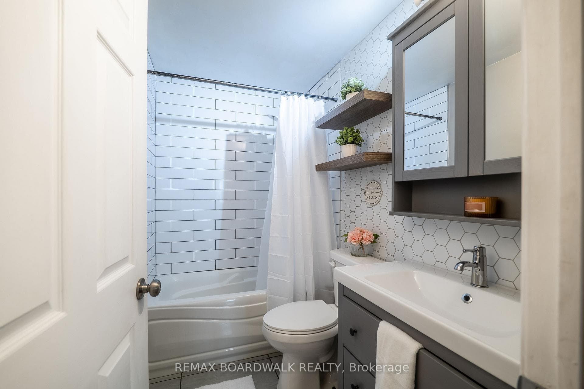 885 Townline Road photo 32