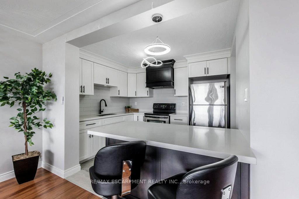 40 Harrisford Street Unit 705 photo 8