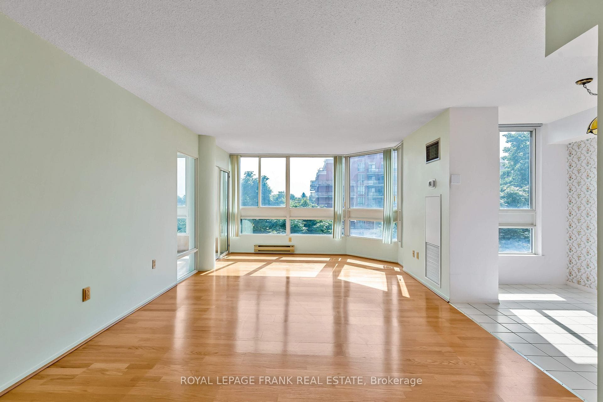3233 Eglinton Avenue Unit 405 photo 11