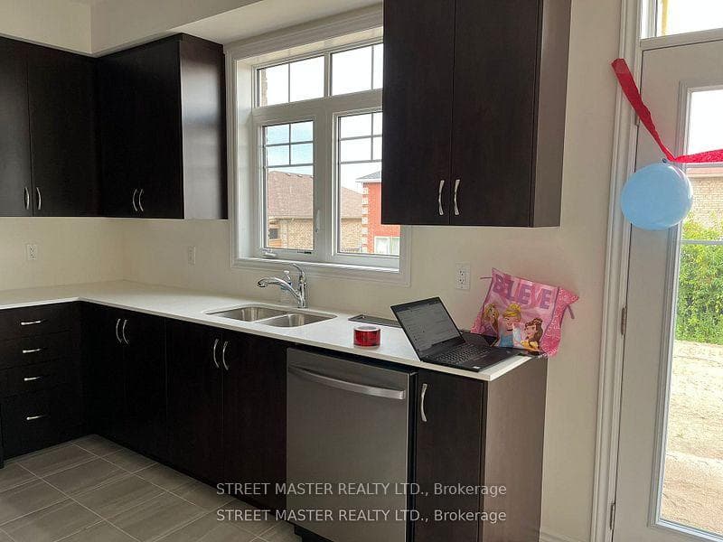 2199 Lozenby Street photo 5