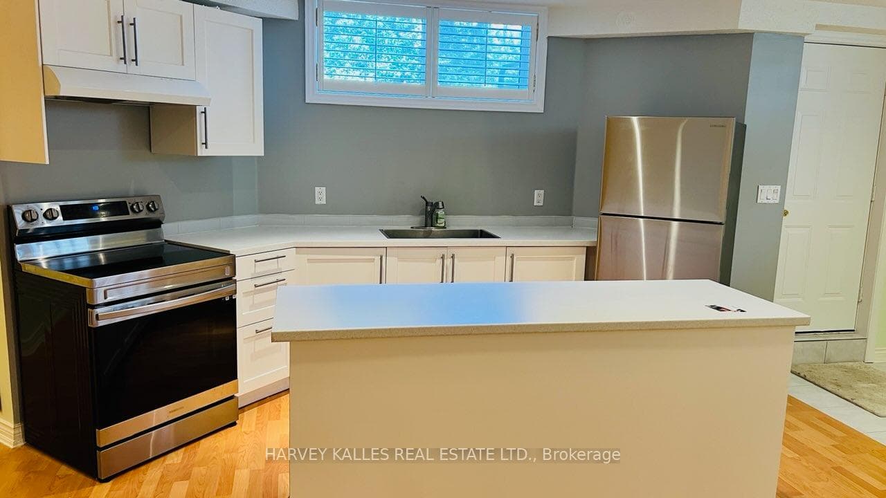 198 Homewood Avenue Unit Lower photo 3