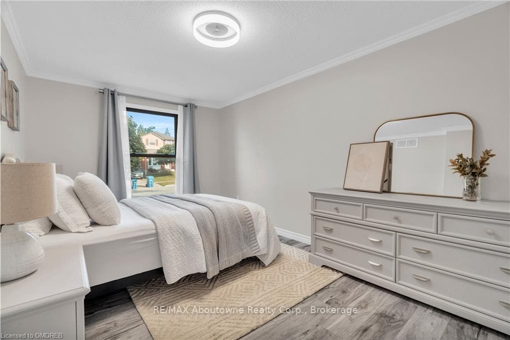 20 MOSS Place photo 16