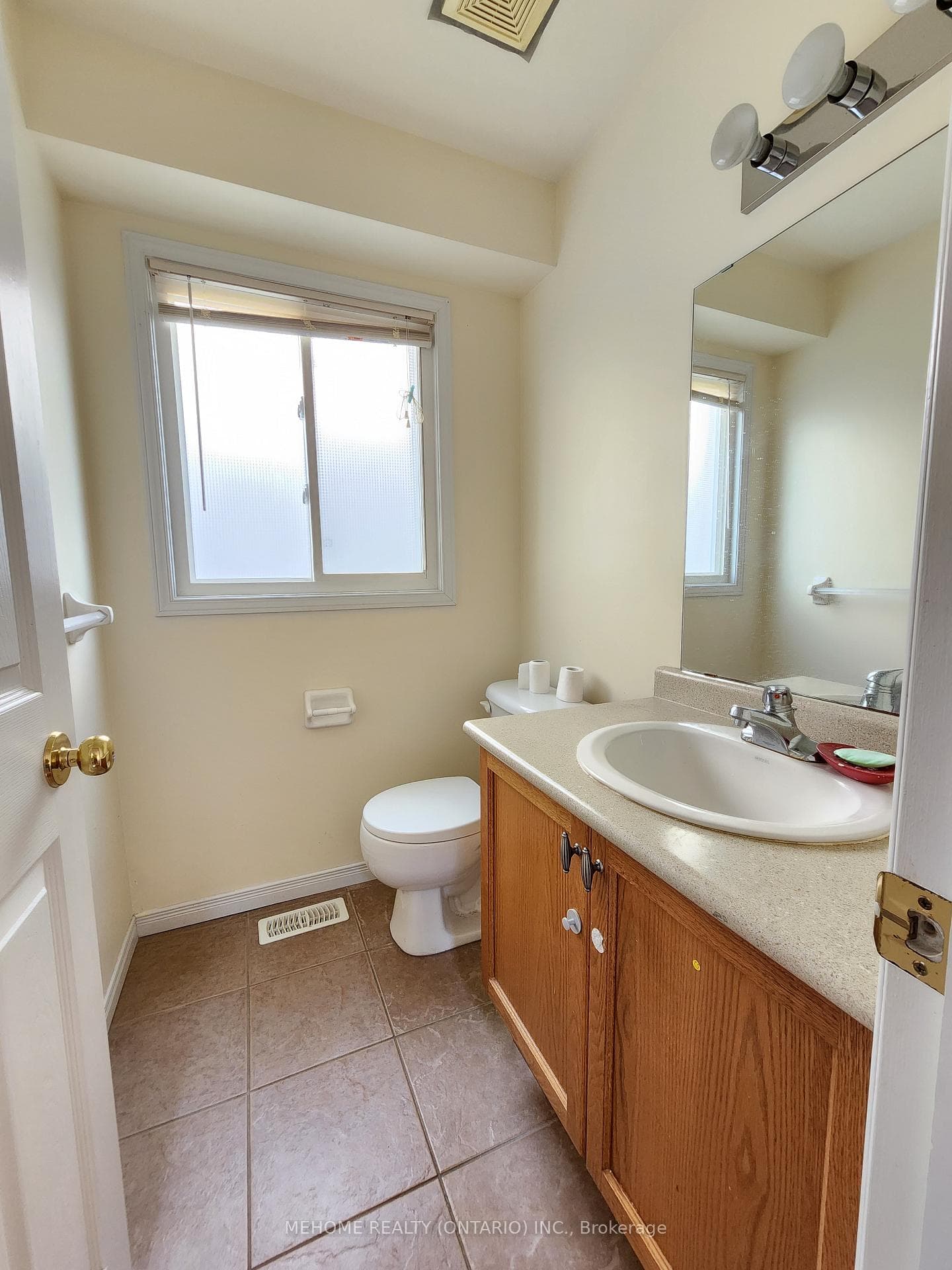 369 Wake Robin Crescent photo 6