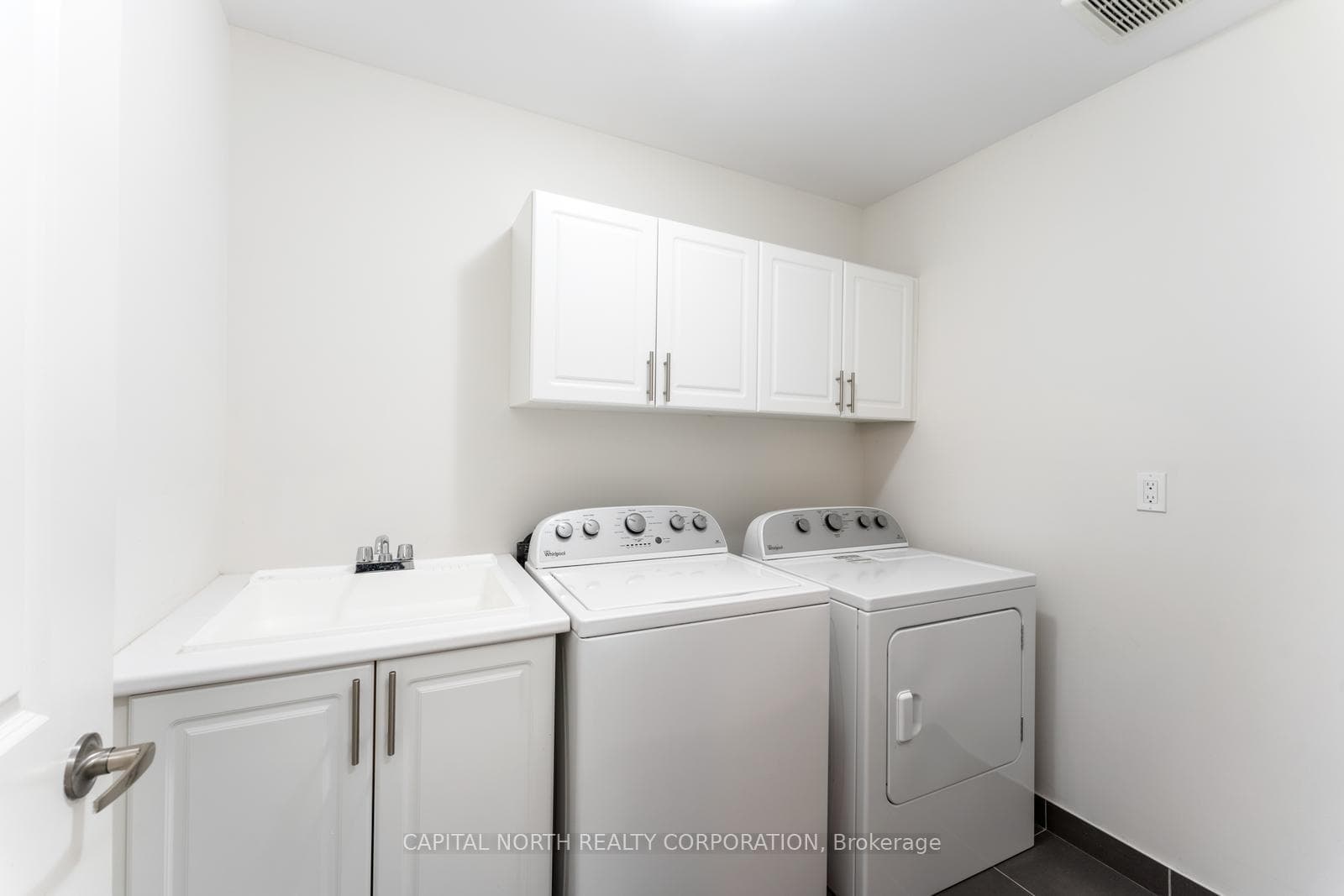 84 Fortis Crescent photo 32