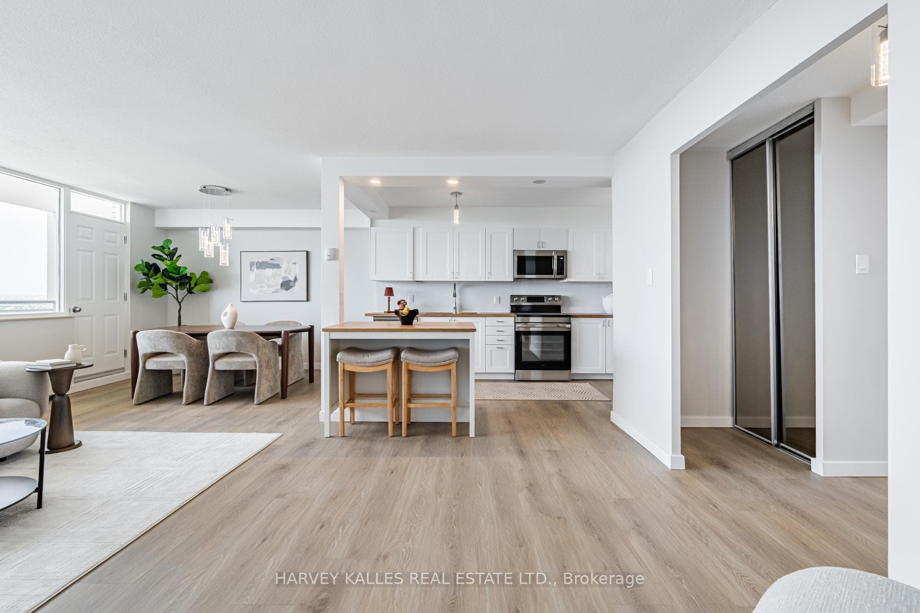 155 Marlee Avenue Unit 2204 photo 9