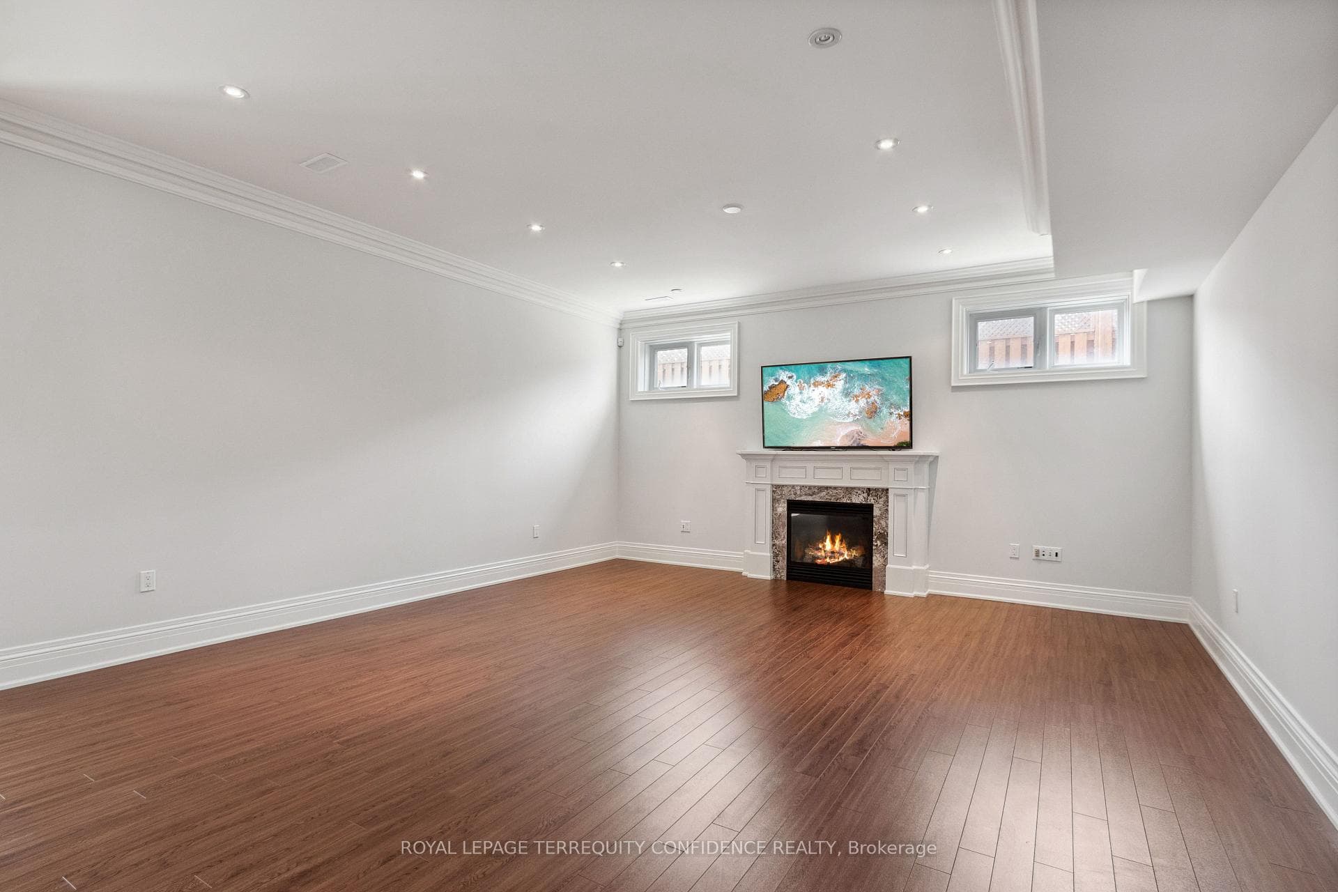 241 Hounslow Avenue photo 35