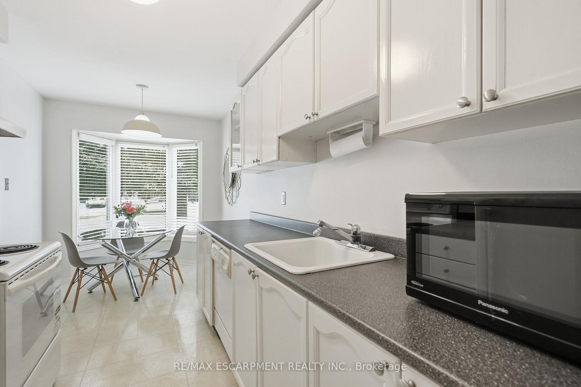 2047 Chrisdon Road photo 5