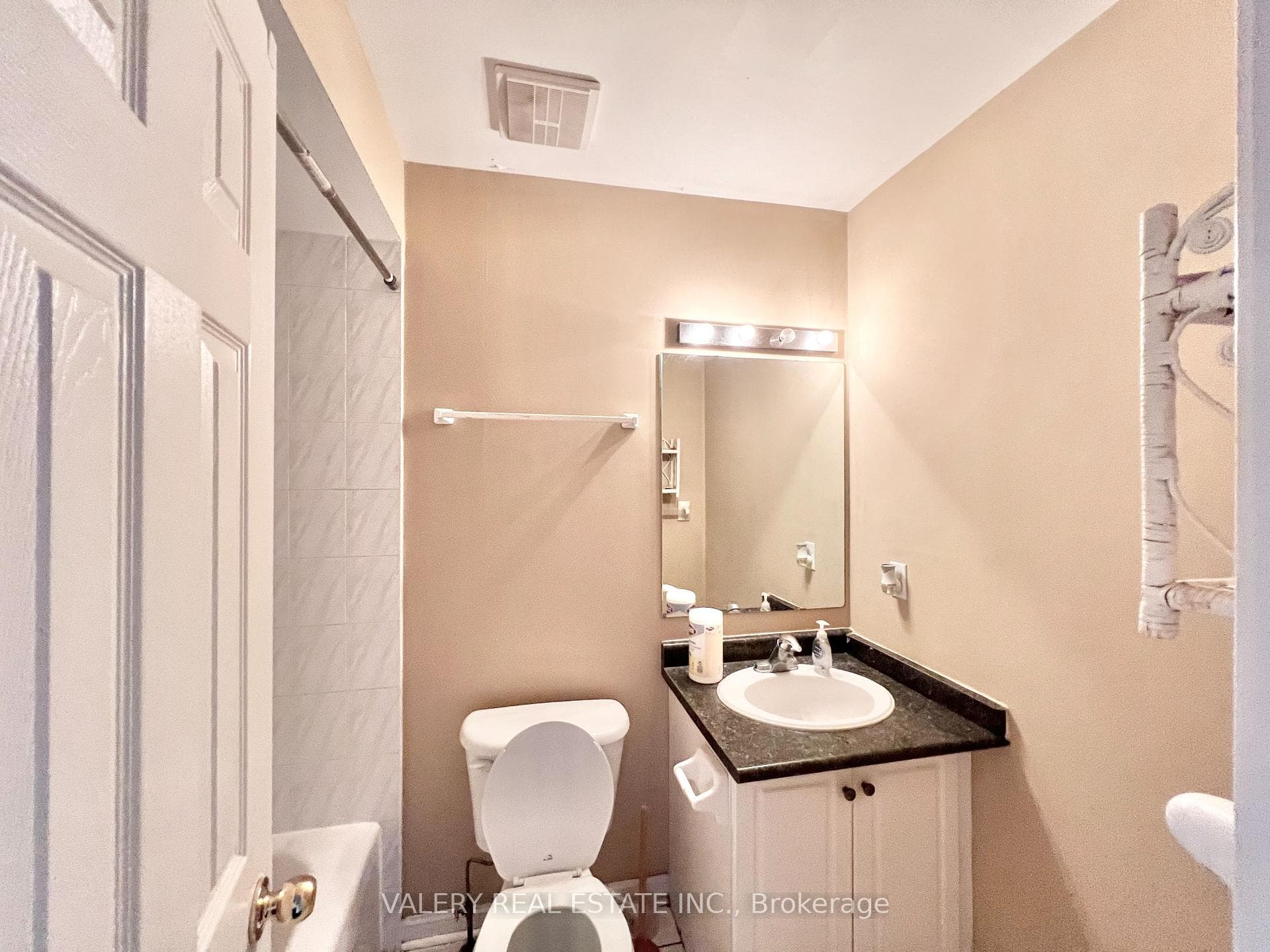 80 Acorn Pl Place Unit 61 photo 15