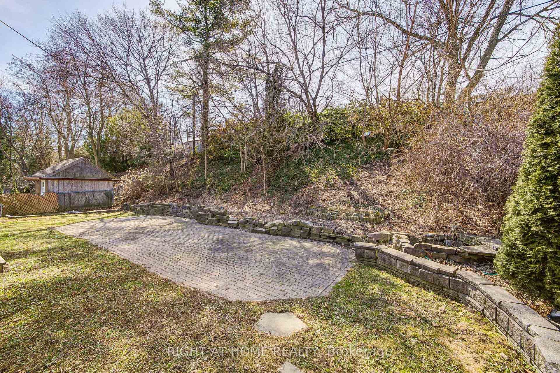326 Jaybell Grove photo 22