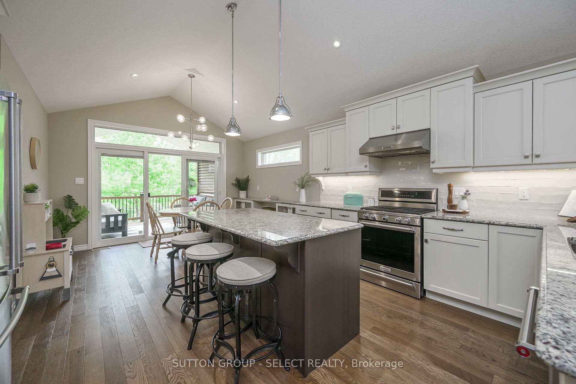398 Beamish Street photo 9