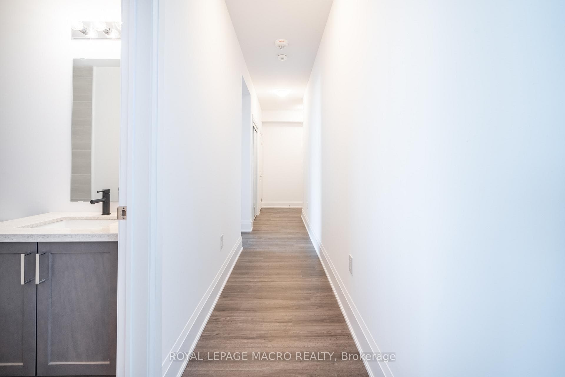 450 Dundas Street Unit 902 photo 10