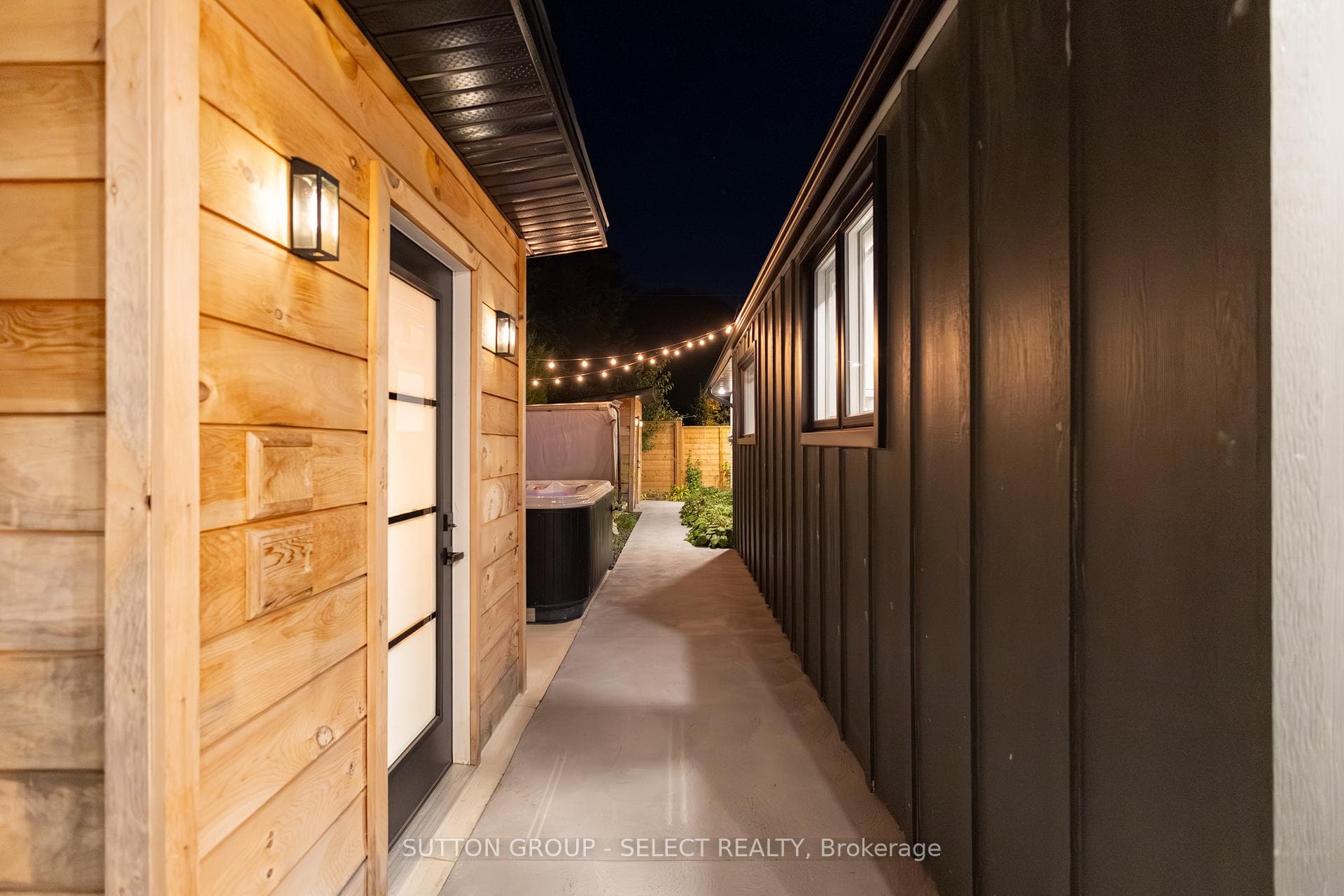 Interconnected outdoor living spaces