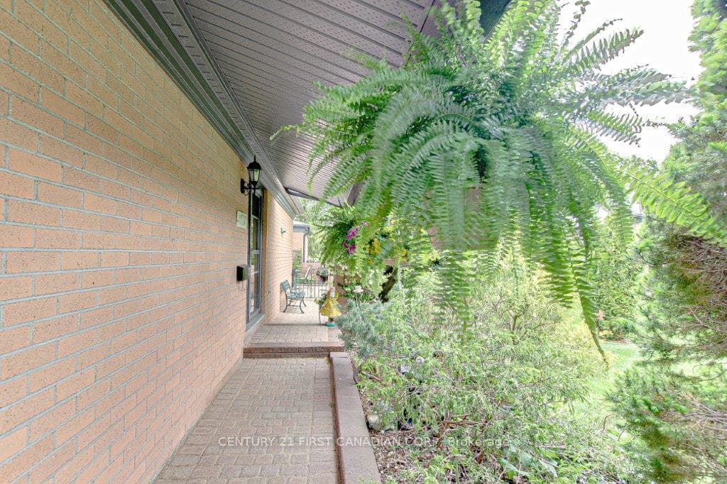 50 Fiddlers Green Road Unit 57 photo 35