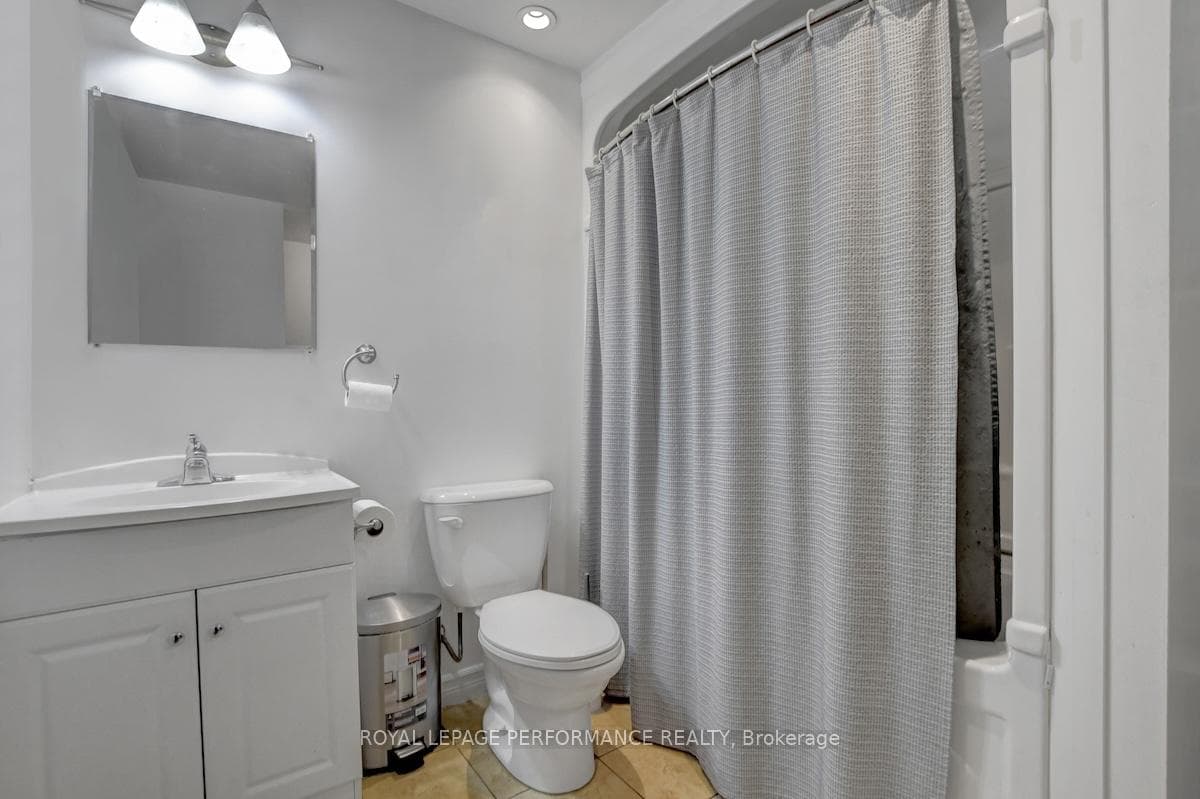 1815 Belval Crescent photo 36
