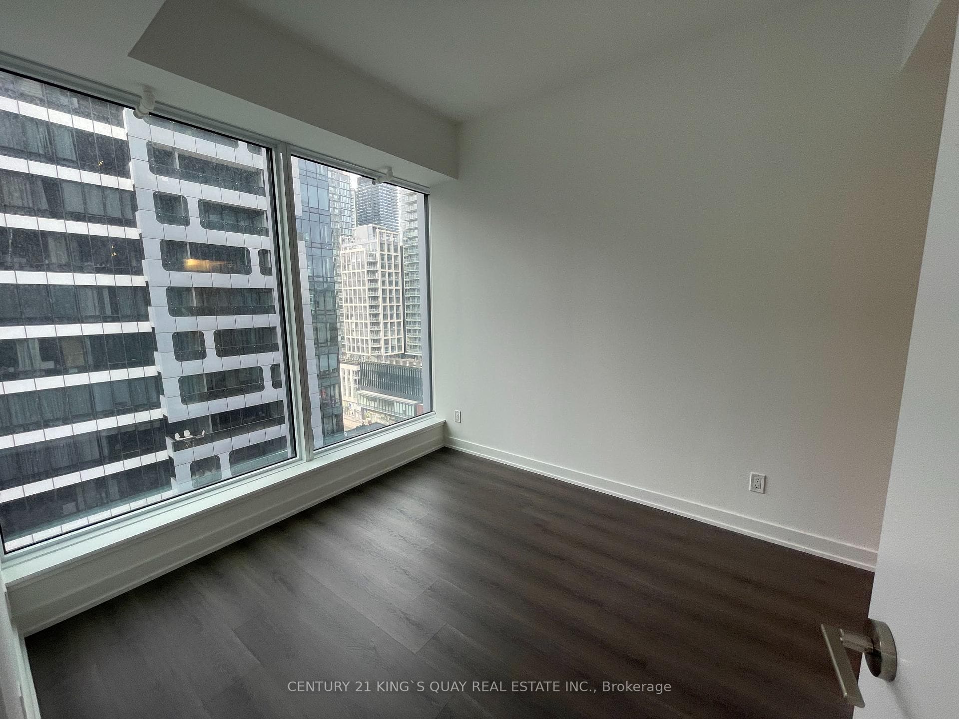 8 WELLESLEY Street Unit 1603 photo 8