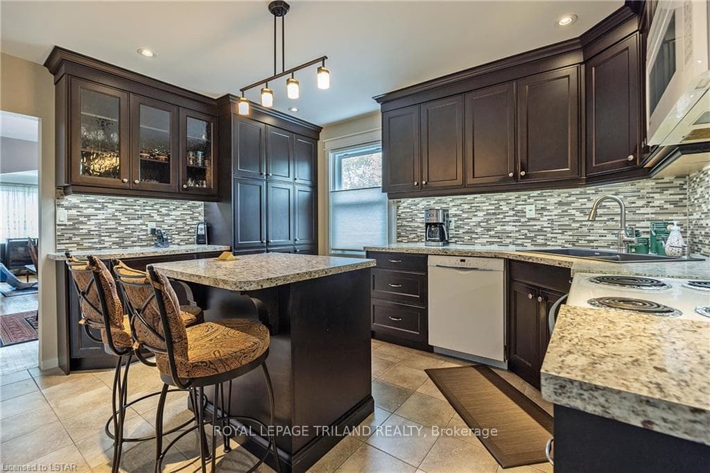683 Ross Street photo 22