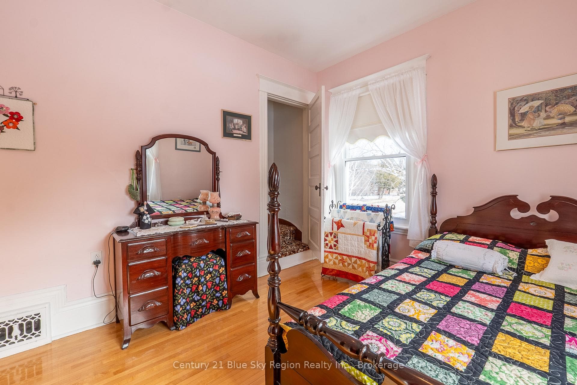 262 Edward Street photo 34