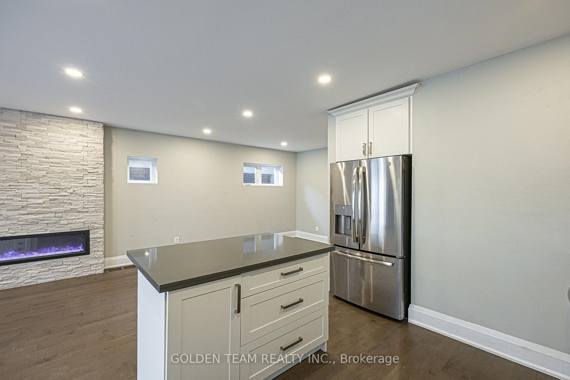 64 Bowie Avenue photo 21