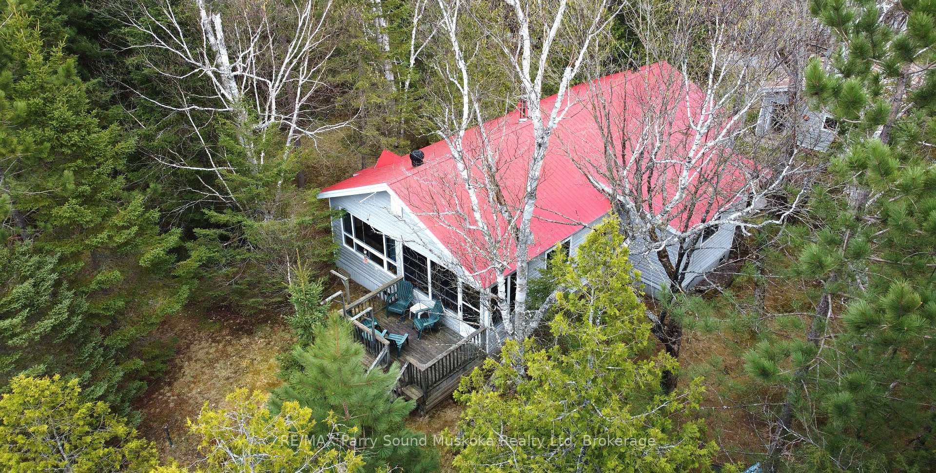1200 Sq ft, 3 bedroom 4 Season Waterfront!