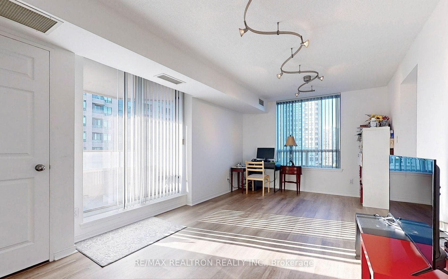 18 Hillcrest Avenue Unit 1510 photo 2
