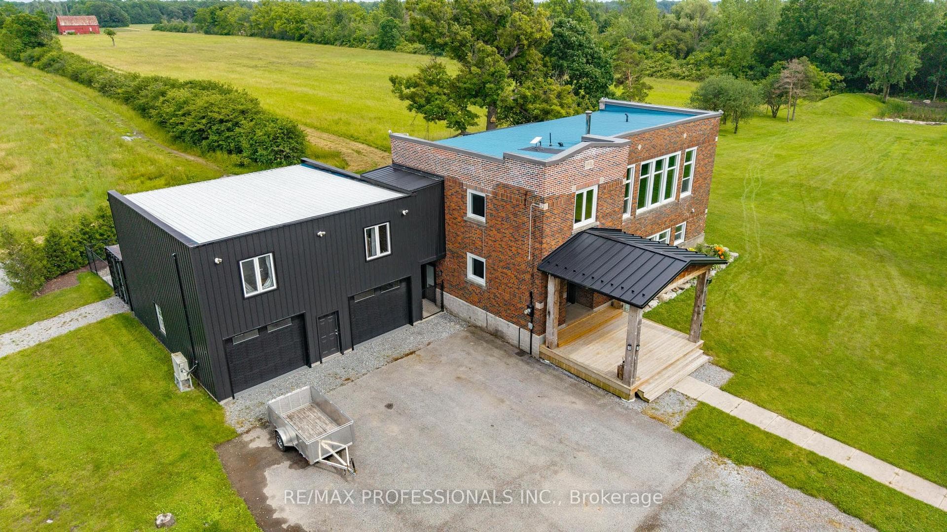 1744 Ridgemount Road photo 2