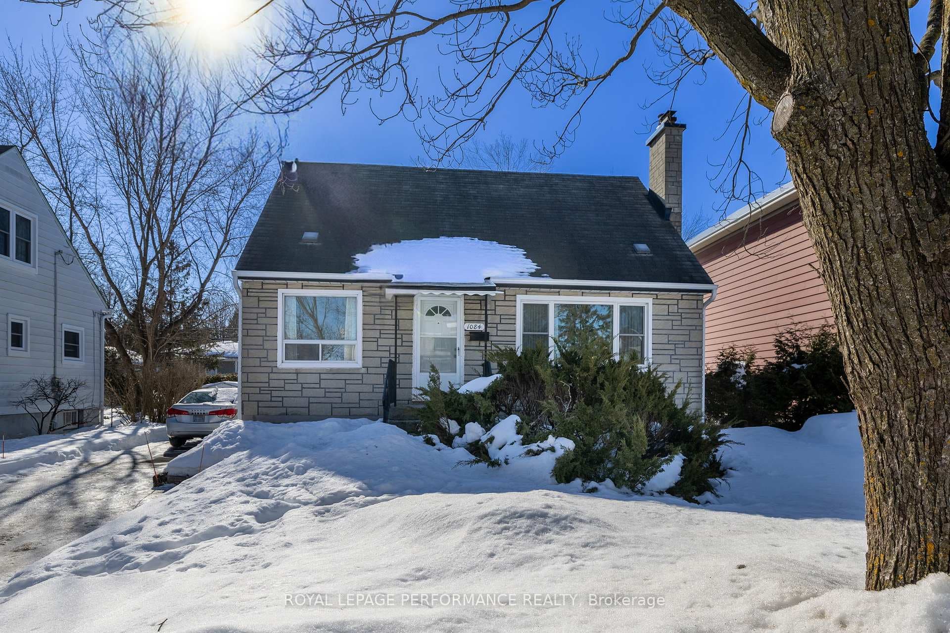 1084 Richard Avenue photo 2