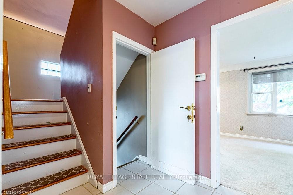 8 Sylvia Crescent photo 18