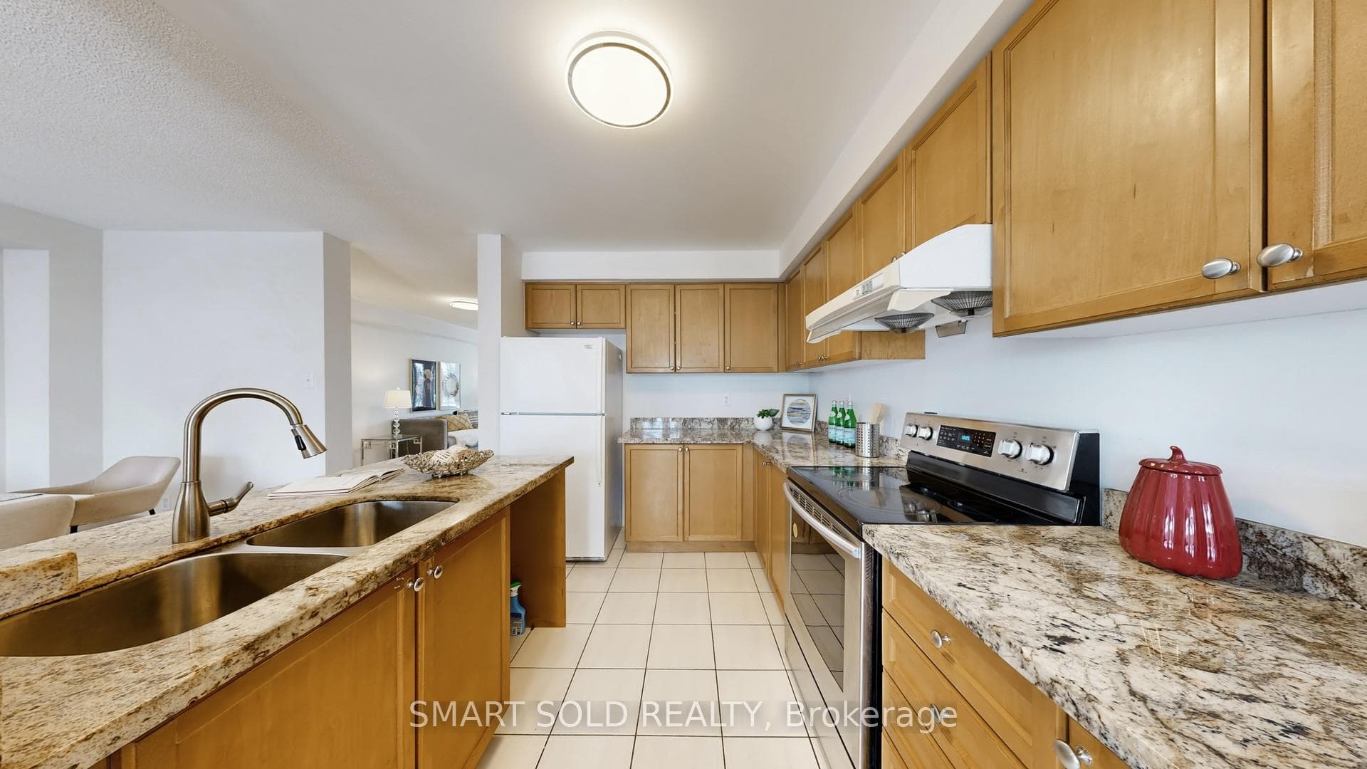 704 Castlemore Avenue photo 7