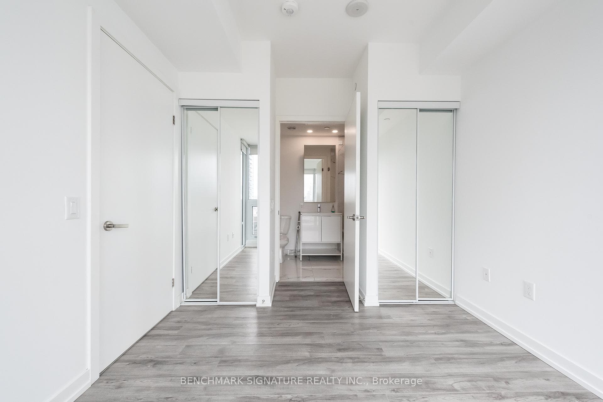 77 Shuter Street Unit 2810 photo 31