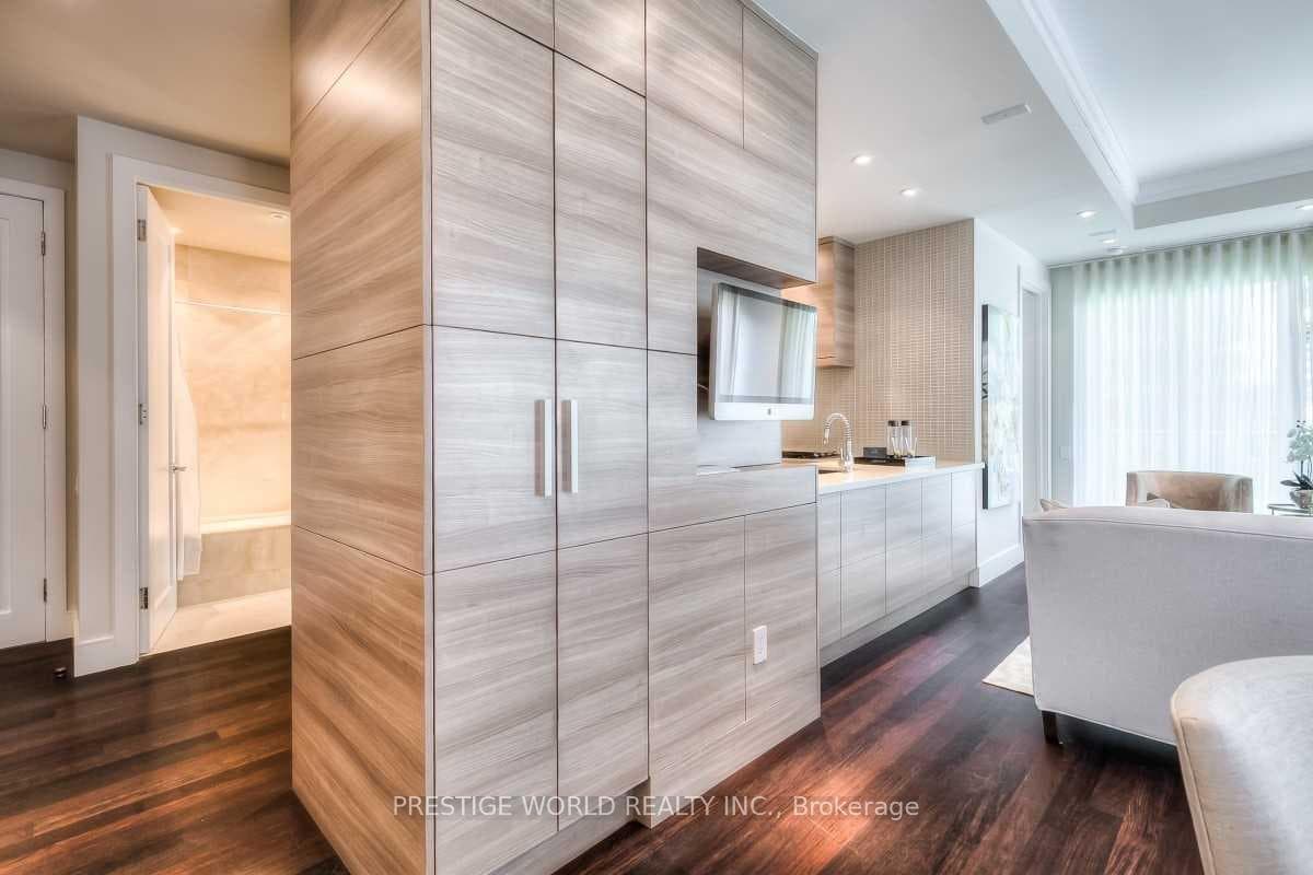 80 Yorkville Avenue Unit 302 photo 6