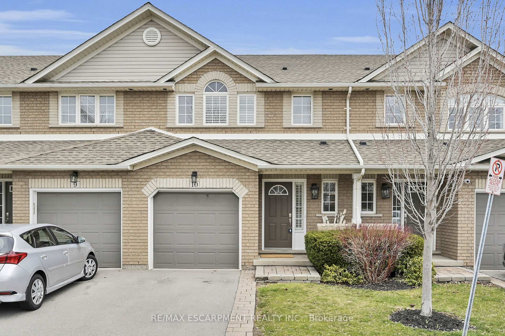 2151 Walkers Line Unit 10 photo 1