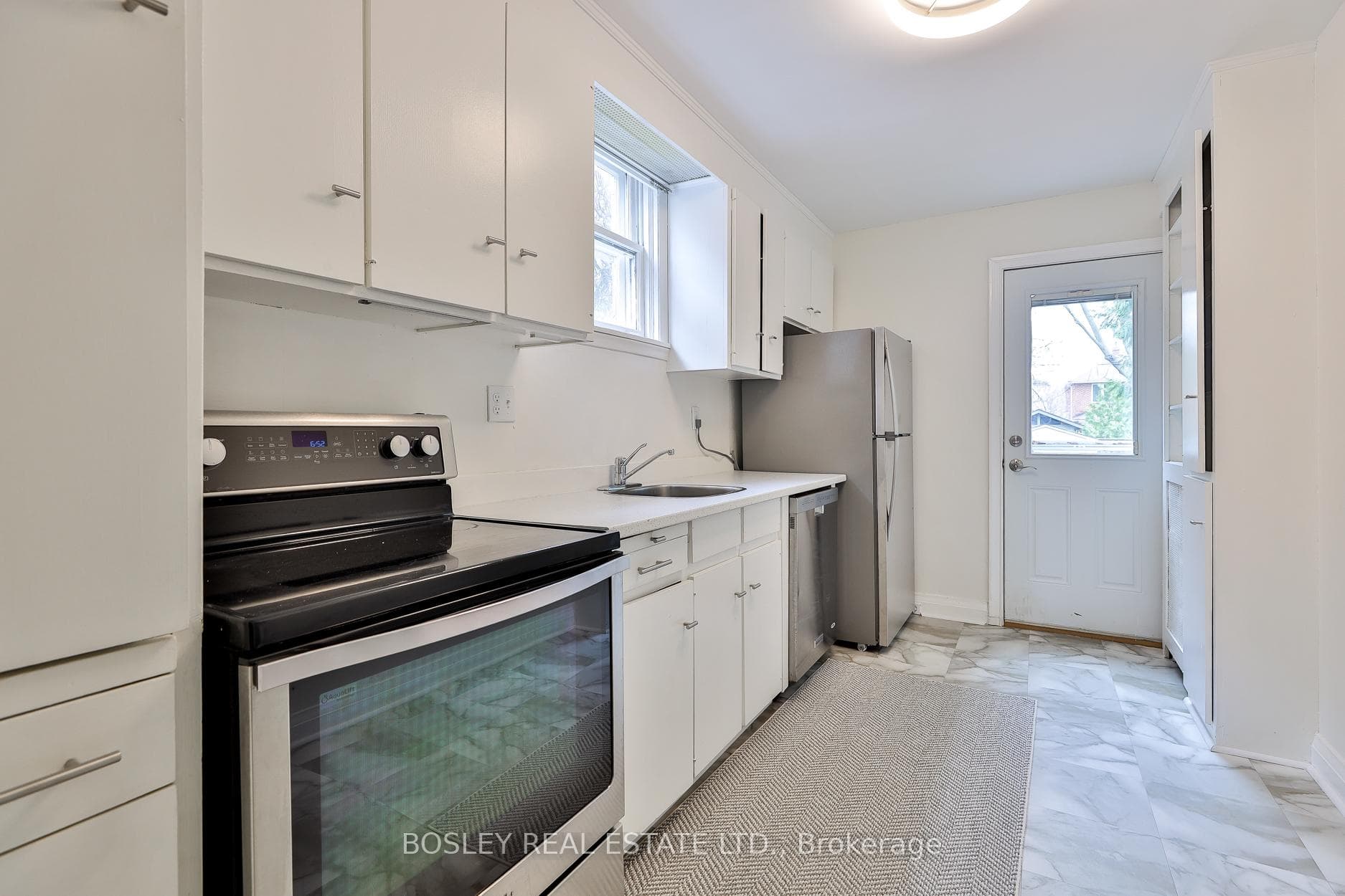 432 Broadway Avenue photo 12